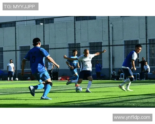 出门球星再掀足坛热潮闪耀绿茵场点燃全球球迷激情