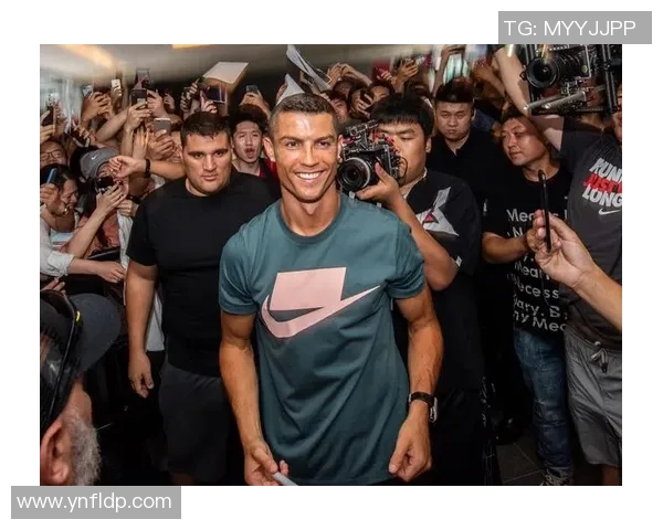 布兰德球星足球展现绿茵风采与团队精神激励青少年追逐梦想 布兰德球星足球展现绿茵风采与团队精神激励青少年追逐梦想