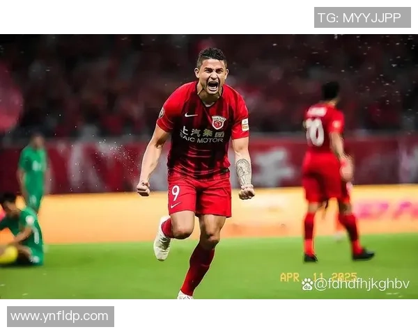 当足球巨星谢幕时响起的告别音乐与绿茵场最后的深情旋律