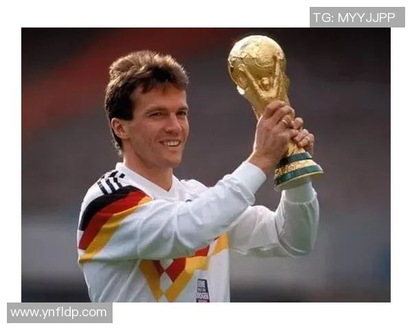 足球巨星荣誉加冕:盘点球员获奖历程与成就背后的故事 足球巨星荣誉加冕:盘点球员获奖历程与成就背后的故事